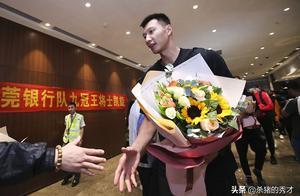 谁是广东离队第1人？庆功宴1人迟到，1人缺席，双双离开不意外