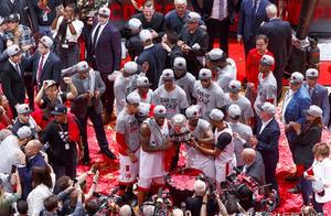 疯狂！NBA73年纪录被莱昂纳德改写，勇士遭遇五年来最大困境