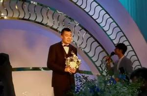 婚礼现场有趣一幕：广东三将帅现场向大韩祝贺，却遭到新郎下战书