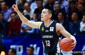 球场再见，场边会再见，“最帅”杨队开始投入助理教练工作