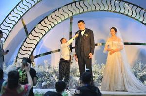 韩德君承诺爱妻举办婚礼兑现，潘长江应邀参加婚礼上演最萌身高差