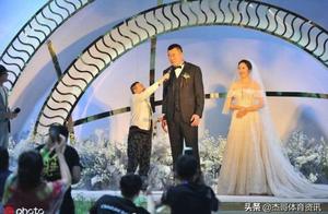 韩德君兑现诺言携娇妻大婚，辽宁男篮送上神秘贺礼