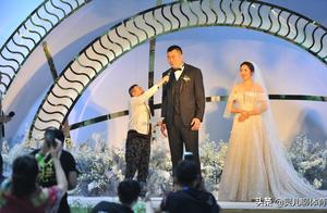 韩德君婚礼趣事，郭艾伦归还充电宝引围观，大侄子抢到手捧花
