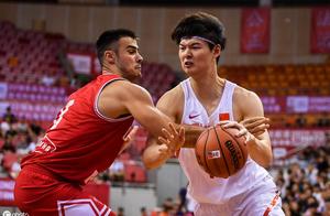 CBA福建绝杀江苏男篮 裁判判决惹争议、球迷愤怒 王哲林哑火