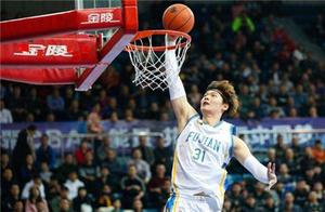 场均22.8分12篮板，新赛季周琦或抢走王哲林MVP