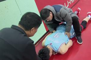 周琦受伤后，新疆队连他都派上场了，好在很快传来了好消息