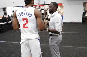什么叫NBA级别的肩宽？杜兰特对比浓眉吃大亏，伦纳德真的夸张