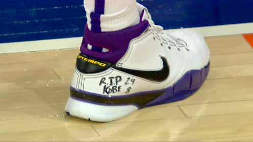 深切哀悼 尼克斯球员鞋上签字悼念科比