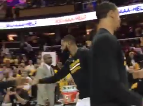 2-0<a href=http://www.nbalx.com/team/qishi/ target=_blank class=infotextkey>ʿ</a>ɹԱףʤƵ